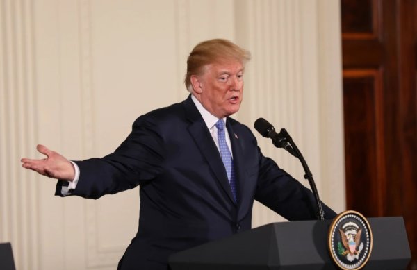 Сталь освобождена от ответных пошлин президента Трампа