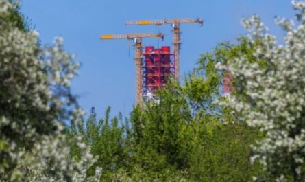 ЕВРАЗ ЗСМК достроил в Кузбассе "Эйфелеву башню" нового комплекса серогазоочистки
