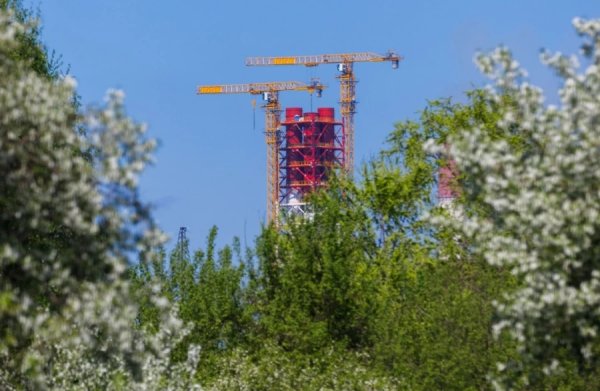 ЕВРАЗ ЗСМК достроил в Кузбассе "Эйфелеву башню" нового комплекса серогазоочистки