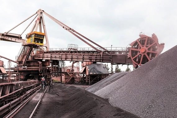 На фабрике окомкования Лебединского ГОКа запуcтили в работу новый роторный укладчик-заборщик за 480 млн рублей