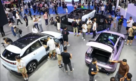 Розничные продажи легковых автомобилей в Китае превысили 23,74 млн единиц в 2025 году